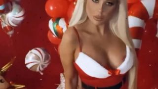 Андреа заприлича на порно звезда, мрежата завря ВИДЕО 18+