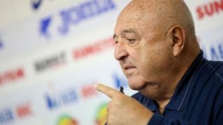 Стефанов се нахвърли на легенда: Изтрещял човек! Все му дават, цял живот чака под чучура