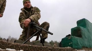 Кличко стана войник, подкара танк и призова всички да... ВИДЕО