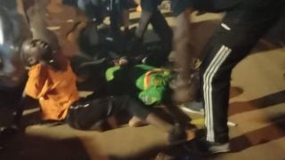 Кошмарни сцени! Седем души загинаха преди мач, има ранени деца ВИДЕО 18+