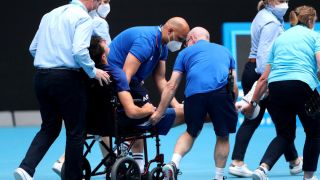 Невероятна драма, изведоха тенисист от Australian Open на инвалидна количка
