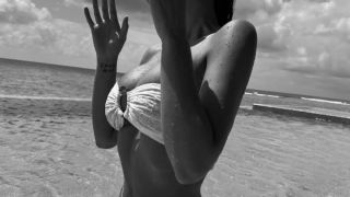 Николета прави фурор гола с новото си сочно… СНИМКИ 18+