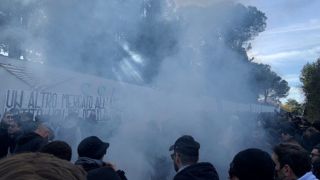 Фенове на популярен тим побесняха и... ВИДЕО