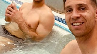 Футболна звезда се пусна чисто гол и след това... СНИМКА 18+