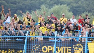 Фенове на Миньор скочиха заради полицейски произвол