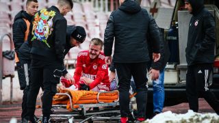 Играч на ЦСКА откаран в болницата ВИДЕО
