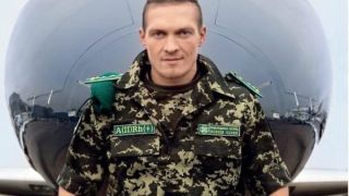 Световният шампион Усик последва примера на братя Кличко ВИДЕО