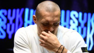 Скача във войната: Световен шампион хвана автомата, готов е да убива! СНИМКА