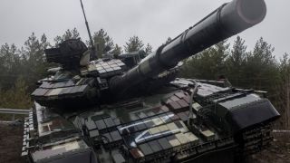 Огромна провокация! Руснак дразни украинец с военен символ СНИМКИ