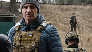 Геройство или реклама? Съсипват Кличко заради кадри от фронта ВИДЕО