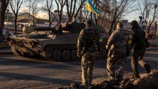 Световен шампион скочи на гранд за кърваво ВИДЕО срещу Русия