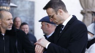 Бербатов беснее пред НДК: Разиграва се цирк, но конгрес ще има
