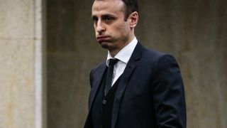 Бербатов с позиция, обръща се към...