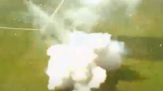Лудост: Граната на мач в Аржентина ВИДЕО