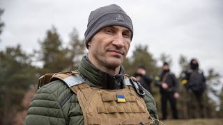 Кличко дезертира от фронта, избяга от Украйна
