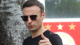Кой ви плаща сметката, г-н Бербатов?