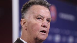 Ман Юнайтед подкрепи тежко болен известен треньор