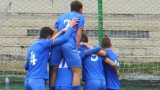 Синът на Йовов бележи при 8:0 за Левски