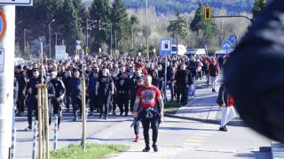 Стотици ултраси на ЦСКА затвориха няколко булеварда в София ВИДЕО