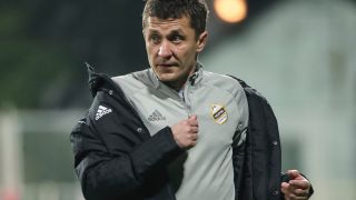 Спряганият за ЦСКА треньор вбесил шефовете си с шокиращо решение