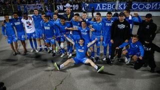 Рекордьор по титли напира за двама от Левски