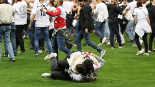 Бухалки, бой, кръв и голямо нахлуване в Германия ВИДЕО