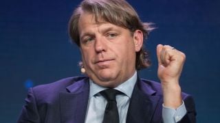 „Стамфорд Бридж“ тръпне в очакване, новият собственик гледа Челси днес