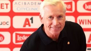 Алън Пардю четка Станимир Стоилов и Левски