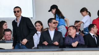 Синът на Божков в ложата, Бербатов заедно със спортния министър СНИМКИ