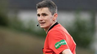 Футболни съдии се признаха за гейове