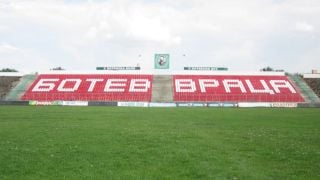 Двама титуляри преподписаха с Ботев (Враца)