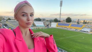 Известна рускиня побърка родните фенове с молба СНИМКА