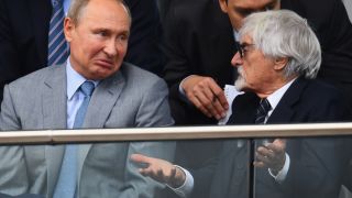 Погнаха приятел на Путин за укриване на стотици милиони
