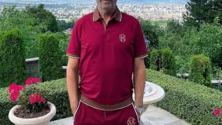 Стойчо Младенов се зареди с дрехите на Стоичков