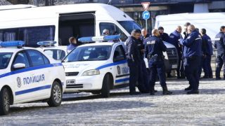 Екшънът преди Ботев - АПОЕЛ продължава, има арестувани, открити са наркотици ВИДЕО 18+