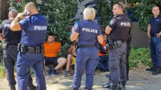 Рамбо в униформа: Полицай сам преби петима до "Орлов мост" ВИДЕО 18+