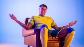 Играл 22 г. за Юнайтед премина в бивш отбор на българин