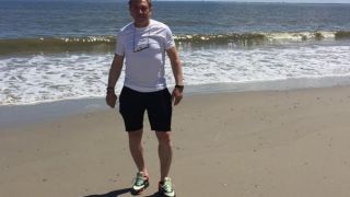 Божидар Искренов-Гибона става на 60 години