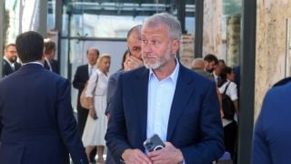 Погнаха Абрамович заради Русия и войната в Украйна
