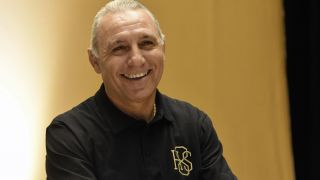 Стоичков троши с левачката, без да му мигне окото ВИДЕО/СНИМКИ