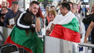 Набеденият в пиянство наш герой проговори: Срам ме е...