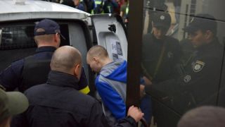 Семейна драма! Син уби баща си, а след това наръга и обра майка си