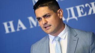 Удар по Радостин Василев! Обвиниха го в обслужване на лични интереси