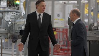 Супербогаташ хвърли бомба за Манчестър Юнайтед