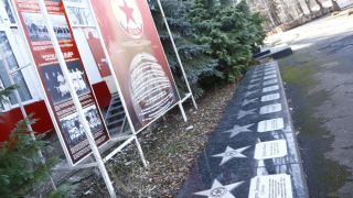 Недоволни цесекари се изгавриха с три от големите легенди СНИМКИ
