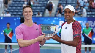 Американец и британец с исторически трофей на US Open