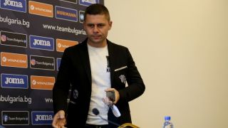 Селекционерът на младежките национали ще черпи