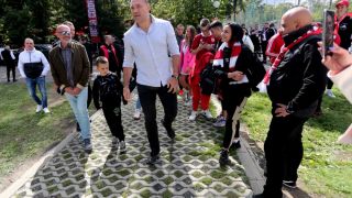 Кубрат Пулев надъха феновете на ЦСКА преди битката с Левски СНИМКИ