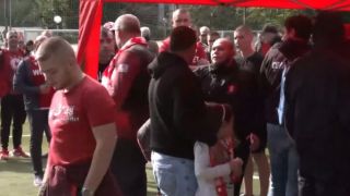 Грозни сцени: Фенове на ЦСКА си налитат на бой ВИДЕО