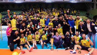 Шампионът ликува със Суперкупата на България! Съдията колабира в края на мача